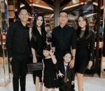 Tampil Elegan Serba Hitam Saat Dinner Ulang Tahun