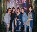 Pose Cantik Bareng Para Sahabat