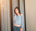 Kece Badai Pamer Perut Rata Ala Member Girl Band