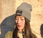 Super Swag Pakai Beanie dan Jaket Saat Liburan