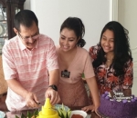 Mayangsari dan Suami Rayakan Anniversary ke-19