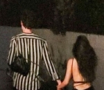 Rumor Kencan Makin Menguat Saat Kepergok Gandengan Tangan