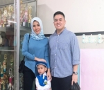 Cynthia Ramlan Wajib Foto Antar Anak Sekolah di Hari Pertama