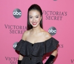 Seksi Pamer Pundak di Fashion Show Victoria's Secret Tahun 2018