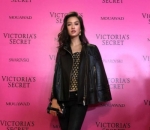 Kece Serba Hitam di Fashion Show Victoria's Secret Tahun 2017