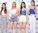 ITZY Berani Tampil Beda dengan Busana Gemerlapan