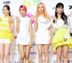 Momoland Tampil Cerah dengan Busana Putih dan Kuning