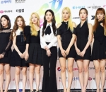 Loona Memadukan Konsep Hitam Putih dengan Sempurna