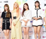 Oh My Girl Tampil Cantik dan Anggun dengan Busana Berbeda
