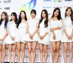 WJSN Bak Malaikat dengan Kompak Berbusana Serba Putih