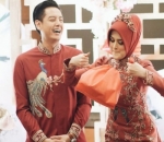 Cut Meyriska dan Roger Danuarta Tampil Kompak Serba Merah