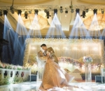 Cut Meyriska dan Roger Danuarta Romantis Berdansa di Malam Resepsi