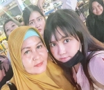 Imut Foto Wefie Bareng Keluarga Meski Wajahnya Sedang Bengkak