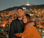 Pose Mesra di Hongdae Berlatar Namsan Tower