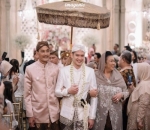 Kedua Mempelai Menuju Tempat Akad Nikah