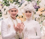 Akhirnya Bisa Pamer Cincin Nikah Bareng