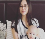 Aura Kasih Rayakan Hari Ibu di Tengah Gonjang-Ganjing Keretakan Pernikahan