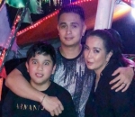 Akrab Foto Bareng Anak Bungsu di Ancol