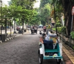 Para Tukang Becak Semakin Sepi Penumpang