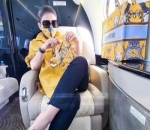  Syahrini Naik Jet Pribadi