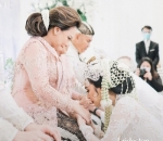 Vicy Melanie pun Memohon Restu Mertua