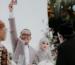 Sule dan Nathalie Holscher Tersenyum Lepas