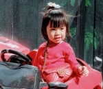 Alea Dengan Outfit Serba Merah