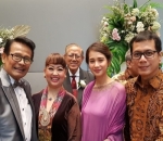 Tak Kalah Serasi Saat Foto Bersama Wishnutama dan Istrinya