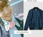 J-Hope memakai <i>Men's Blue Bee Jacquard Bomber Jacket</i>