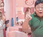 Ria Ricis dikenal memiliki rasa humor yang mirip dengan sang ayah