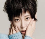 Dengan rambut pendek kecantikan Han Ye Seul tak memudar