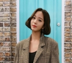 Rambut ikal mengembang ala Han Ye Seul