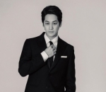 Kim Bum tampan dalam balutan pakaian formal