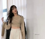 Lee Ji Ah tampil elegan dengan warna nude