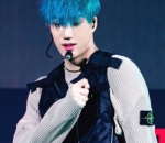 Rambut biru yang menarik perhatian para fans