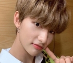 Tampil dengan poni dan rambut pendek, Hyunjin sangat imut