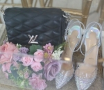 <i>Hand bag</i> Louis Vuitton dan Sepatu Kaca