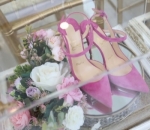 Sepatu <i>fuchsia pink</i> yang cantik