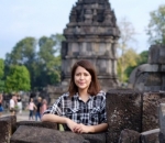 Momen kunjungan ke candi harus tetap trendi