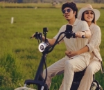 Atta dan Aurel <i>Honeymoon</i> berlatar alam hijau