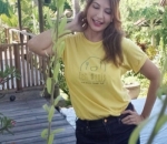 Makin cantik dengan baju bertuliskan 