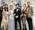 Tampak Mesra, Jessica Iskandar Gandeng Vincent Verhaag di Acara Kondangan