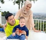 Foto Keluarga di <i>Outdoor</i> 
