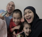 Momen Kocak Keluarga Gary Iskak saat <i>Stay at Home</i>