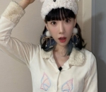 Tampak Terkejut, Tae Yeon Terlihat Lucu ya