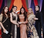 Mereka Juga Asyik Berfoto Ketika Henna <i>Night</i>
