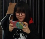 Sarah Viloid Tetap menggemaskan saat fokus dengan <i>game</i> 