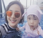 Berenang Bersama Anak Tercinta