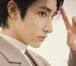 Pesona Lee Soo Hyuk Saat Foto Dari Samping