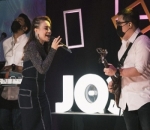 Rossa Tampil Elegan di 'JOOX X LAZADA'